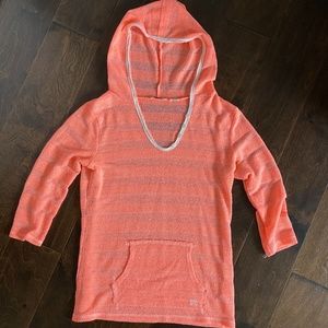 Light weight 3/4 sleeve hooded pullover